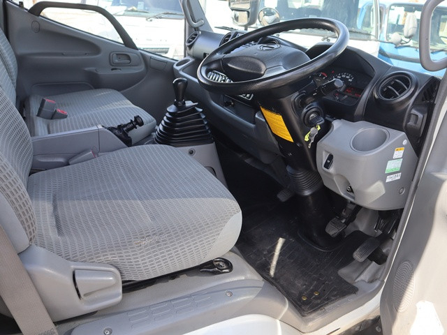 日野 デュトロ 小型 冷蔵冷凍バン TKG-XZC605M(109960) 33枚目