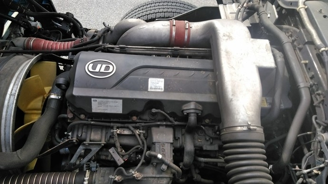 UDトラックス（日産） クオン 大型 バン LKG-CD5YA(2832) 22枚目