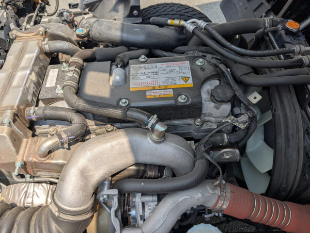 UDトラックス（日産） クオン 中型 バン 2RG-BRR90T4(110905) 42枚目