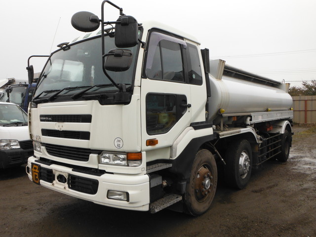 UDトラックス（日産） ビッグサム 大型 タンクローリー KL-CV27YNH(1081) 1枚目