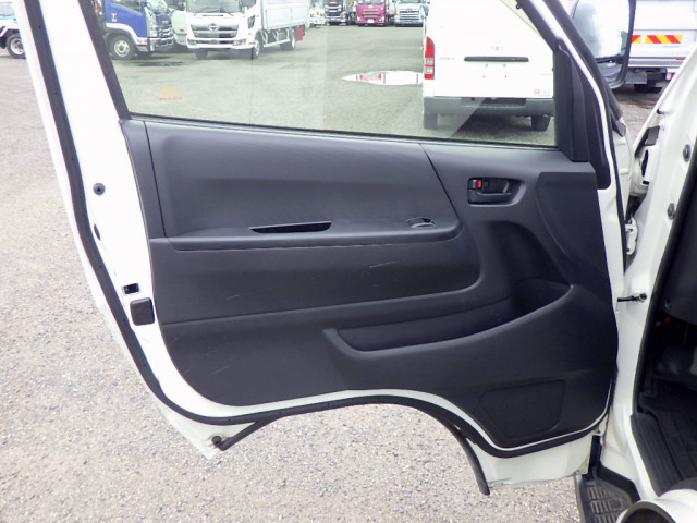 トヨタ レジアスエース 小型 バン CBF-TRH200V(110089) 42枚目
