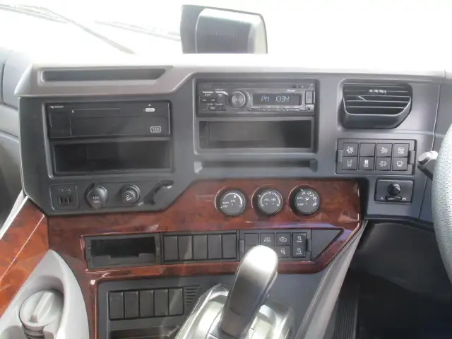 日産自動車 クオン 大型 トラクタ 2RG-GK5DAB(108643) 33枚目