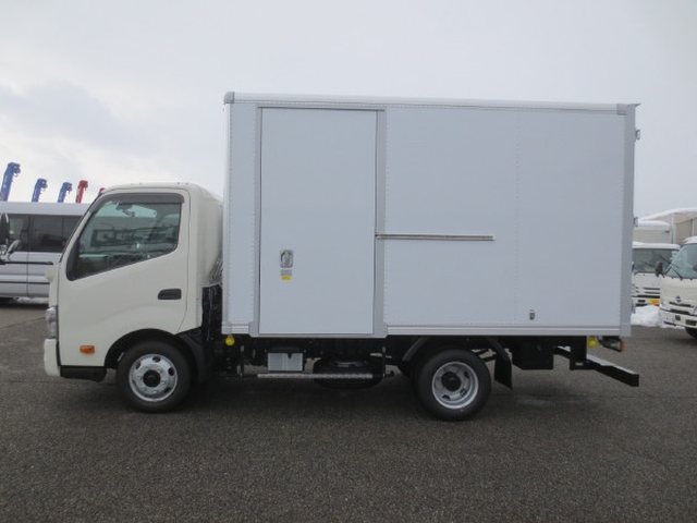 トヨタ ダイナ 小型 バン 2KG-XZU702(99728) 9枚目