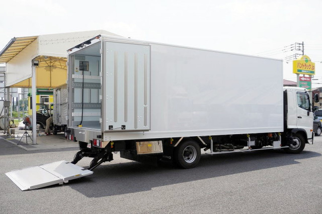 日野 レンジャー 中型 冷蔵冷凍バン 2KG-FD2ABG(108429) 9枚目