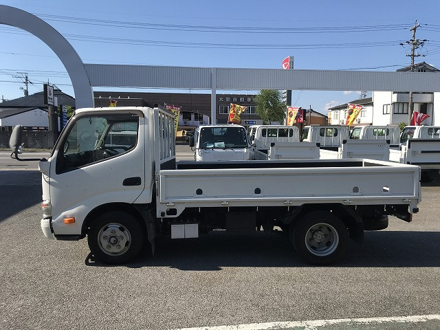 日野 デュトロ 小型 平ボディ SKG-XZU600M(110154) 7枚目