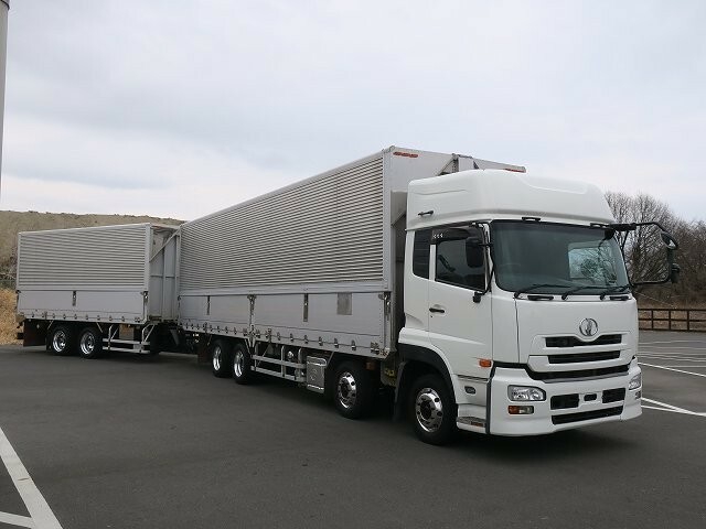 UDトラックス（日産） クオン 大型 ウィング LKG-CG5ZA(27446) 2枚目