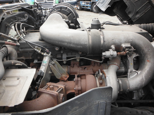 UDトラックス（日産） ビッグサム 大型 タンクローリー KL-CV48E(2139) 11枚目