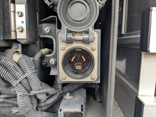 日野 プロフィア 大型 冷蔵冷凍バン 2DG-FR1AHC(106420) 38枚目