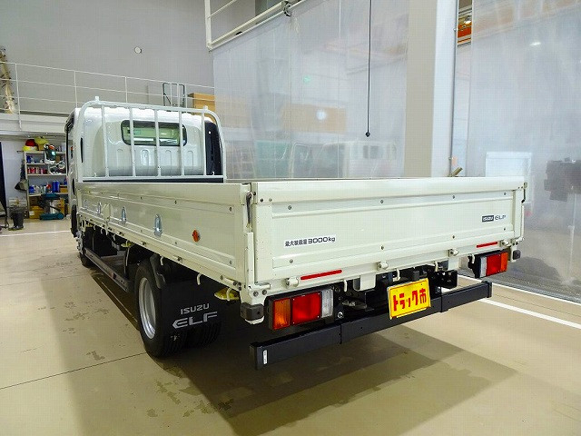 いすゞ エルフ 小型 平ボディ 2RG-NPR88AC(109701) 4枚目