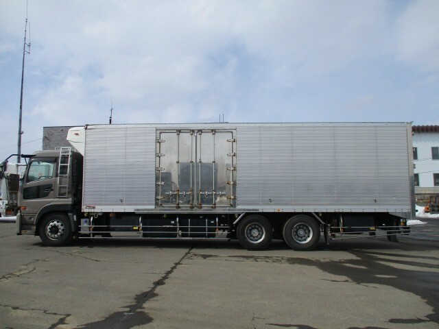 UDトラックス（日産） クオン 大型 冷蔵冷凍バン QKG-CD5ZA(9276) 8枚目