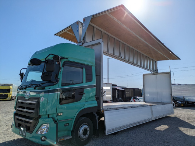 UDトラックス（日産） クオン 大型 ウィング 2PG-CG5CA(105686) 34枚目