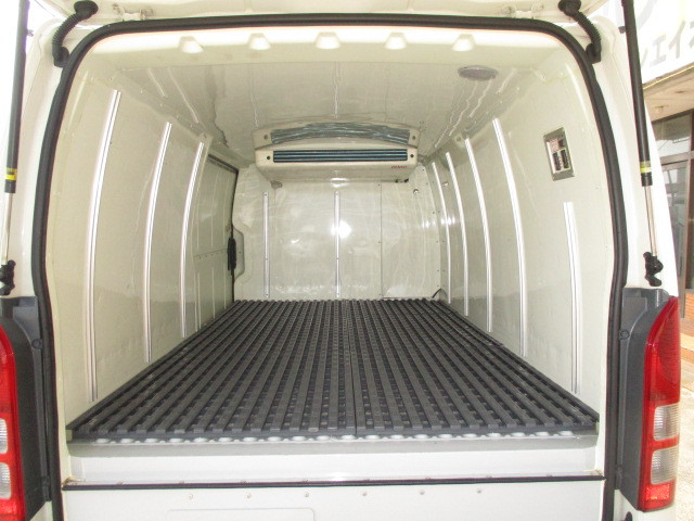 Toyota hiace Small Freezer box_body CBF-TRH200V(92118) 3枚目