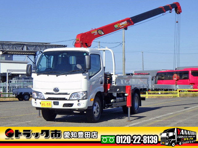 トヨタ ダイナ 小型 平ボディ（クレーン付） 2RG-XZU650(113408) 1枚目