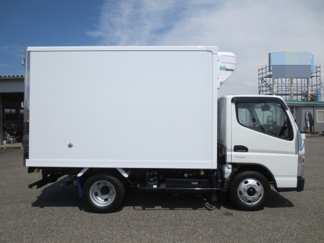 三菱ふそう キャンター 小型 冷蔵冷凍バン 2PG-FBAV0(11693) 8枚目
