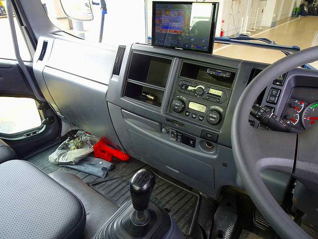 いすゞ フォワード 中型 コンテナ専用車 2RG-FRR90S2(109704) 9枚目