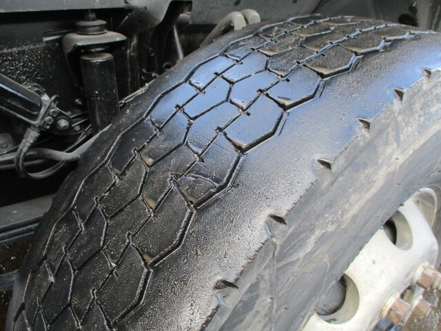 UDトラックス（日産） クオン 大型 トラクタ QKG-GK5XAB(8989) 31枚目