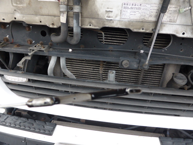 UDトラックス（日産） クオン 大型 ウィング KL-CG48R(3042) 37枚目