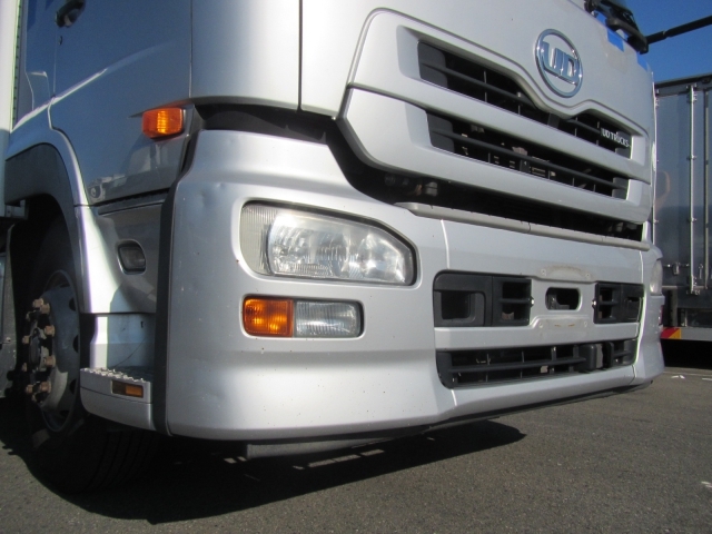 UDトラックス（日産） クオン 大型 冷蔵冷凍バン QKG-CD5ZA(4832) 31枚目