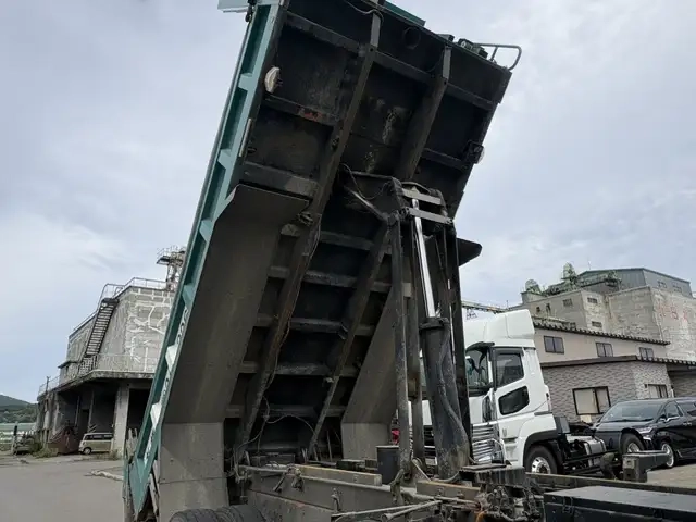 日産自動車 クオン 大型 土砂ダンプ QKG-CW5XL(111280) 16枚目