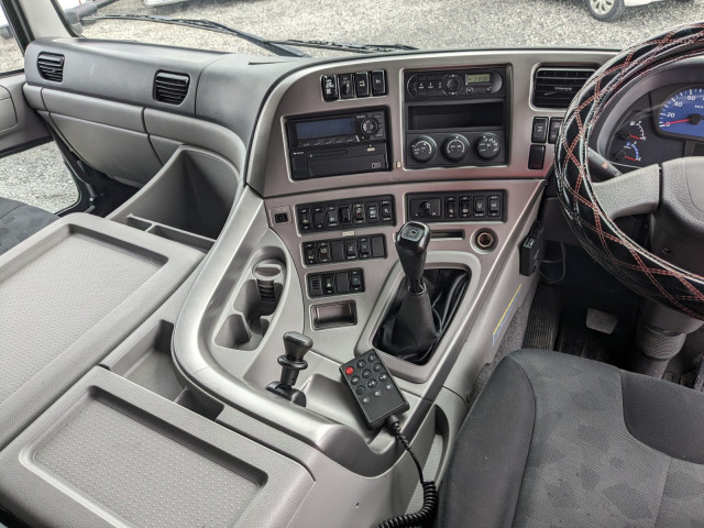 UDトラックス（日産） クオン 大型 ウィング QPG-CD5ZA(112240) 26枚目