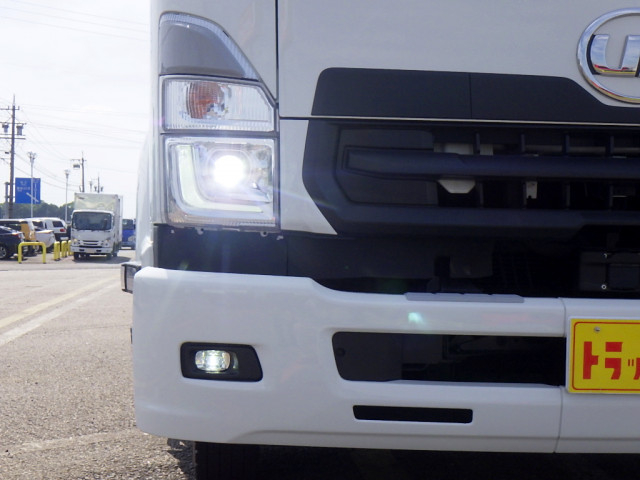 UDトラックス（日産） コンドル 中型 バン 2RG-BRR90T2(112132) 3枚目
