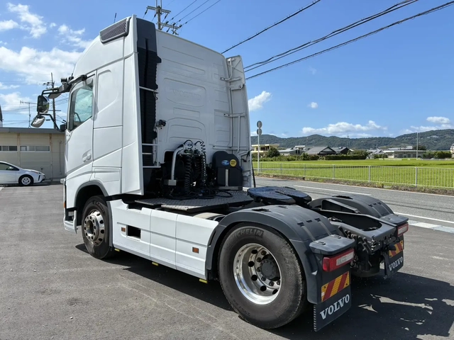 ボルボ 大型 トラクタ 2DG-KA2TDA2(111083) 7枚目