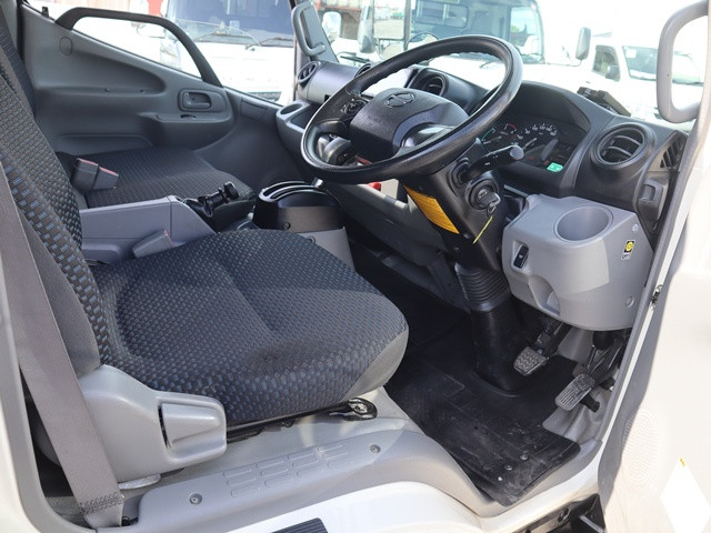 日野 デュトロ 小型 平ボディ 2RG-XZC605M(105324) 31枚目