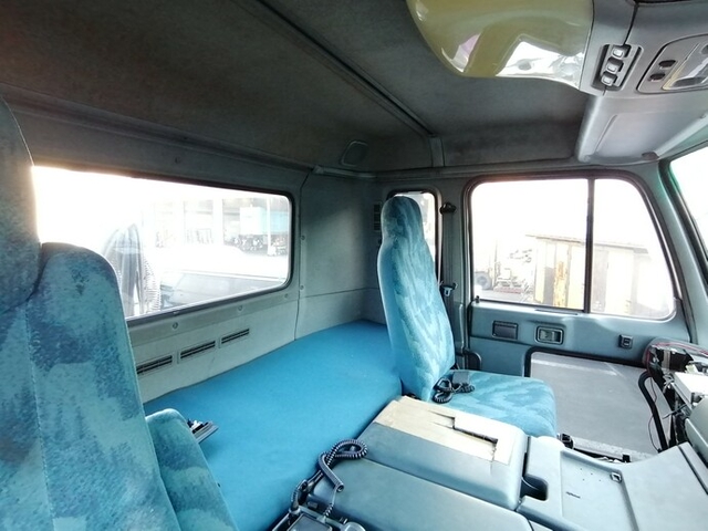 UDトラックス（日産） ビッグサム 大型 トラクタ KL-CK482EAT(5465) 30枚目