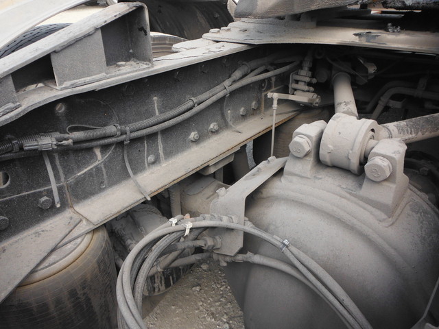 UDトラックス（日産） クオン 大型 トラクタ ADG-GK4XAB(2243) 10枚目