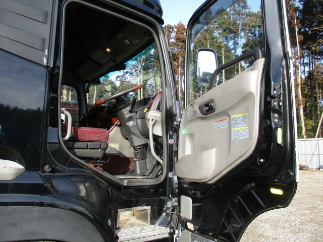 UDトラックス（日産） クオン 大型 トラクタ QPG-GK5XAB(9275) 38枚目