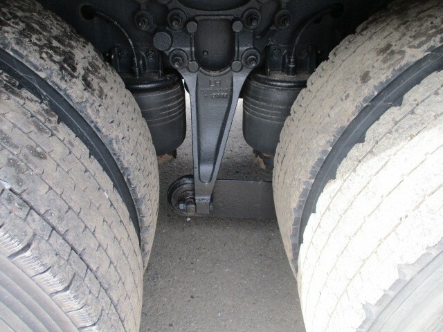 UDトラックス（日産） クオン 大型 冷蔵冷凍バン QKG-CD5ZA(9276) 41枚目