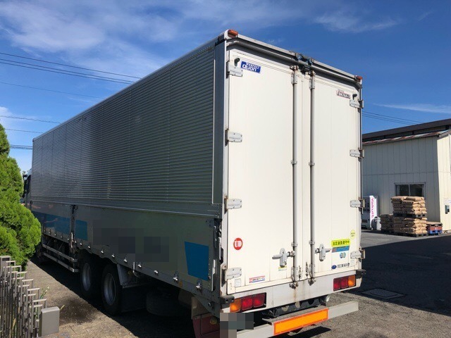 UDトラックス（日産） クオン 大型 ウィング ADG-CG4XL(3990) 8枚目