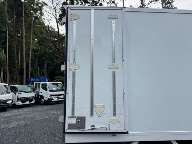 三菱ふそう キャンター 小型 冷蔵冷凍バン TPG-FBA50(113243) 20枚目
