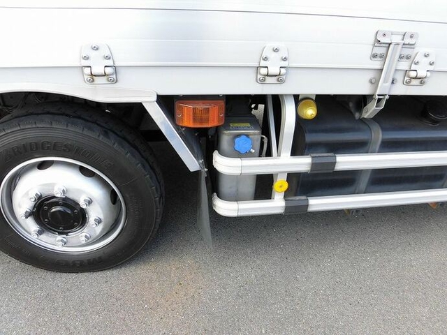 UDトラックス（日産） クオン 大型 ウィング QPG-CG5ZA(8432) 23枚目