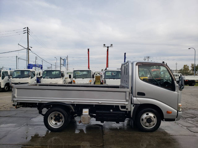 日野 デュトロ 小型 平ボディ SKG-XZU675M(113803) 4枚目