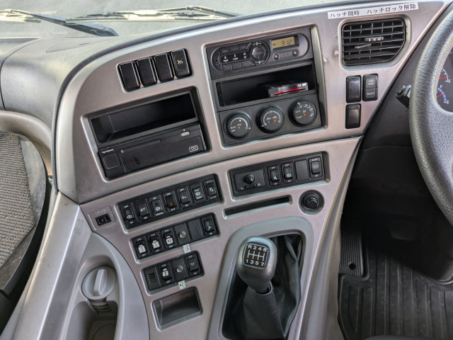 UDトラックス（日産） クオン 大型 バキュームカー/糞尿車 QKG-CD5YL(109893) 28枚目