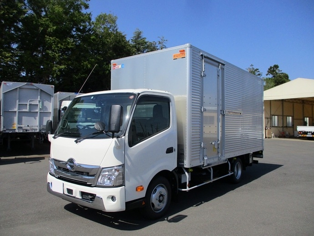 日野 デュトロ 小型 バン 2RG-XZU710M(9552) 1枚目