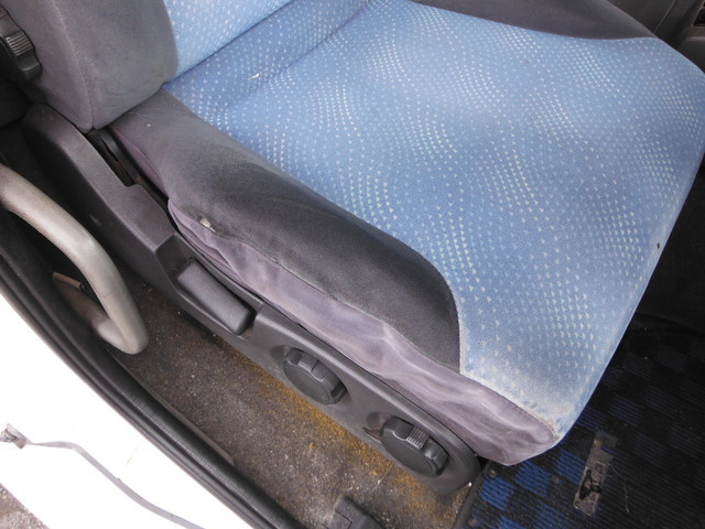 UDトラックス（日産） クオン 大型 ウィング ADG-CD4ZL(2168) 11枚目