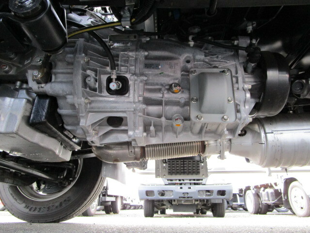 三菱ふそう キャンター 小型 バン 2PG-FEB80(9526) 26枚目