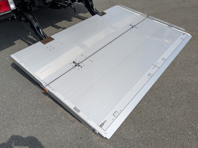 三菱ふそう ファイター 中型 冷蔵冷凍バン 2KG-FK65F(112450) 9枚目