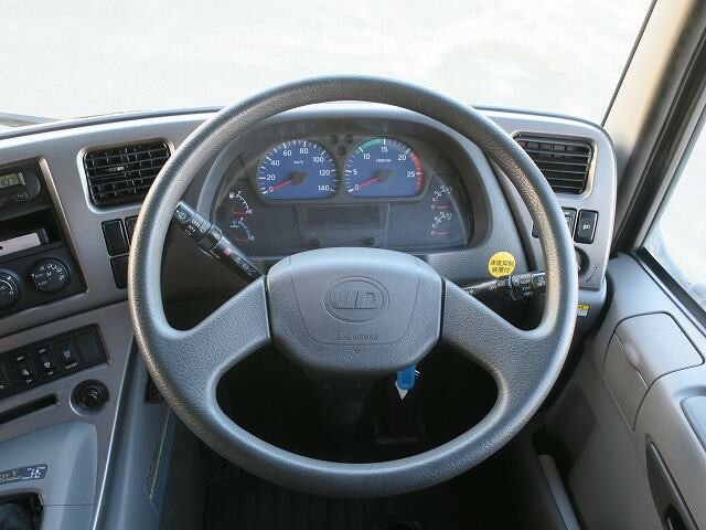 UDトラックス（日産） クオン 大型 ウィング QKG-CD5ZA(37345) 15枚目