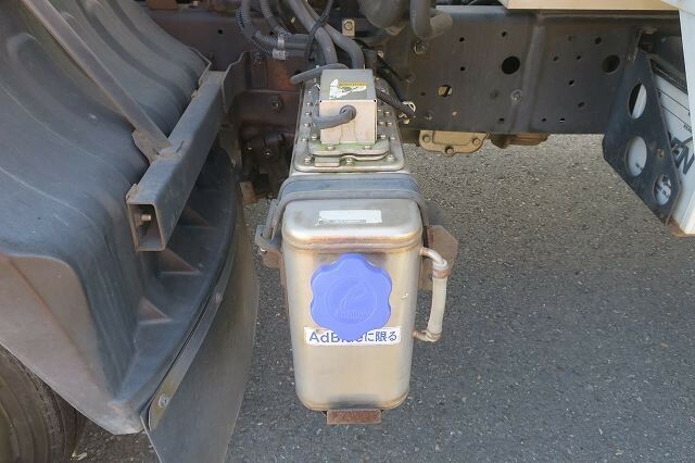 UDトラックス（日産） クオン 中型 ウィング TKG-MK38L(35670) 9枚目