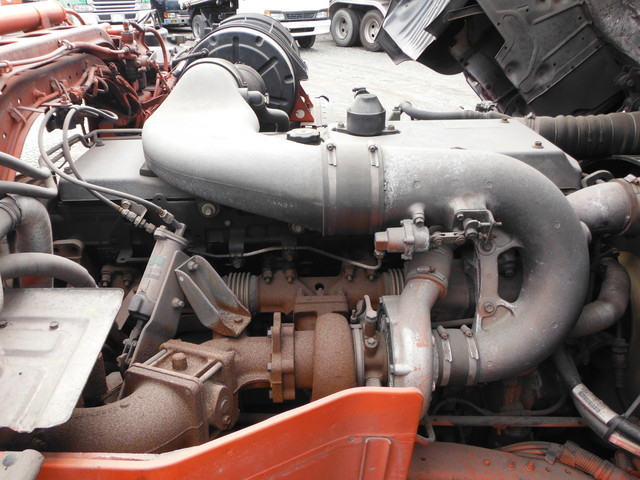 UDトラックス（日産） クオン 大型 タンクローリー KL-CV48E(2182) 9枚目