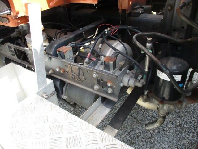 UDトラックス（日産） コンドル 中型 平ボディ（クレーン付） BDG-MK37D(9295) 25枚目