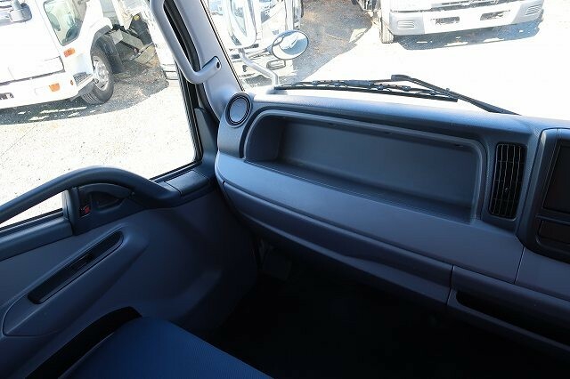 三菱ふそう キャンター 小型 バン SKG-FEB50(39782) 12枚目