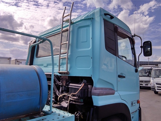 UDトラックス（日産） クオン 大型 ミキサー車 ADG-CW4XL(12632) 17枚目