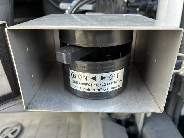 ボルボ 大型 トラクタ 2DG-KA2TDA2(111083) 11枚目