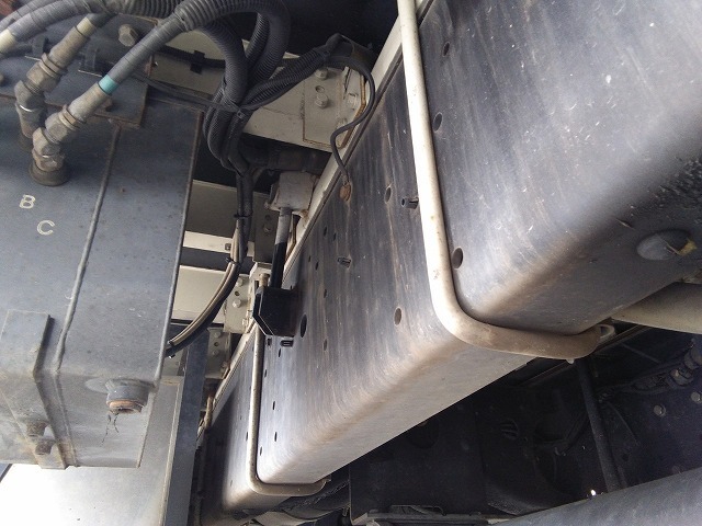 UDトラックス（日産） クオン 大型 ウィング QKG-CD5ZA(8952) 35枚目