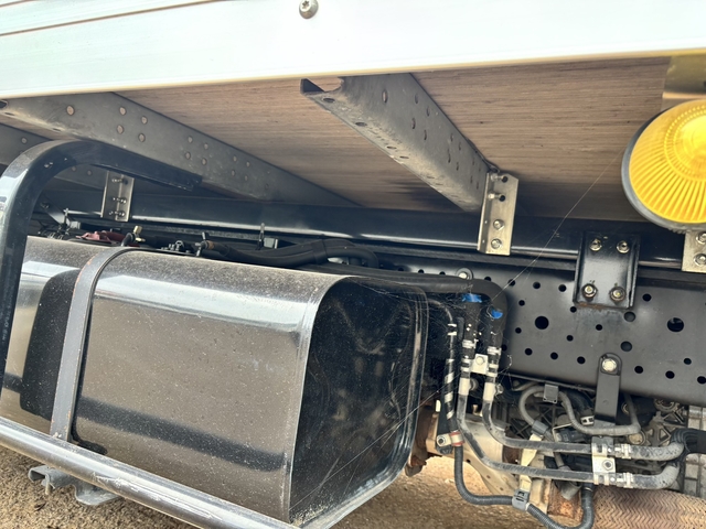 いすゞ エルフ 小型 バン 2RG-NLR88AN(107835) 27枚目