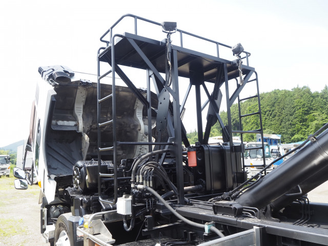 UDトラックス（日産） クオン 大型 コンテナ専用車 QKG-CW5YL(110504) 28枚目